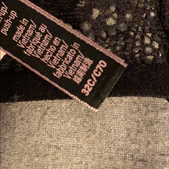 Super cute bra from Victoria sweater - Picture 4 of 6